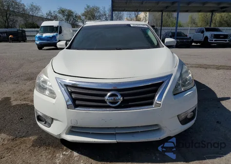 2015 Nissan Altima 2.5 z USA, uszkodzony, nr VIN 1N4AL3AP9FC414433